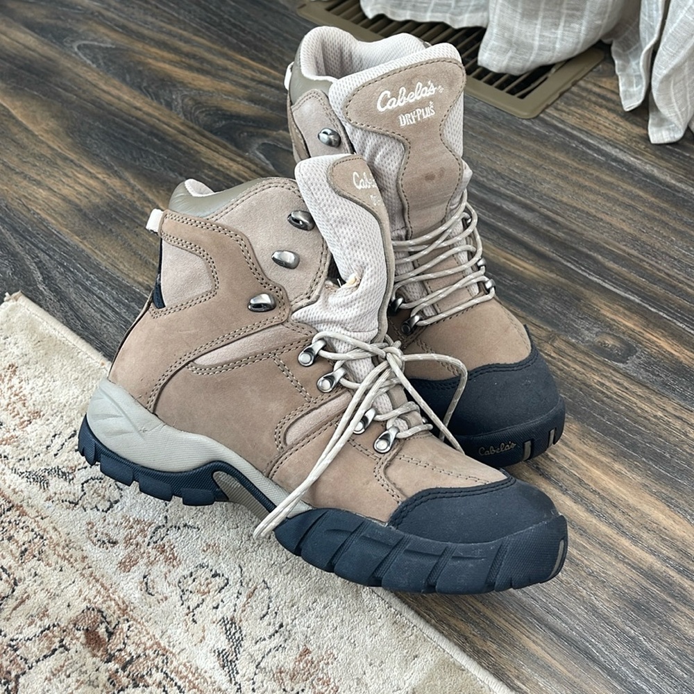 Cabela’s women’s dry plus boots